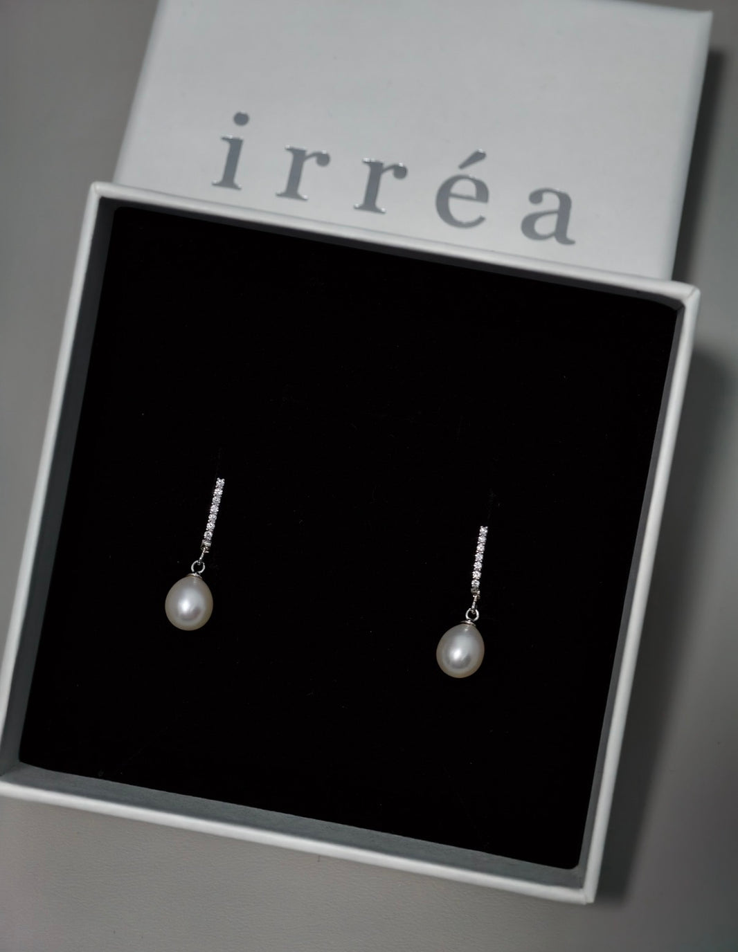 Minimalist Glow Pearl Drops