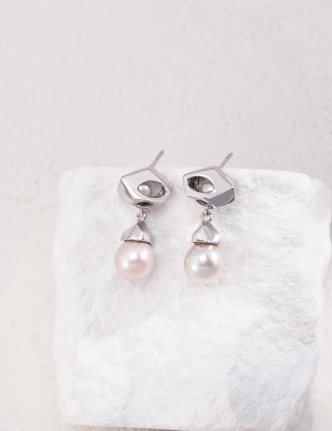 Geometric Pearl Earrings - Modern Elegance