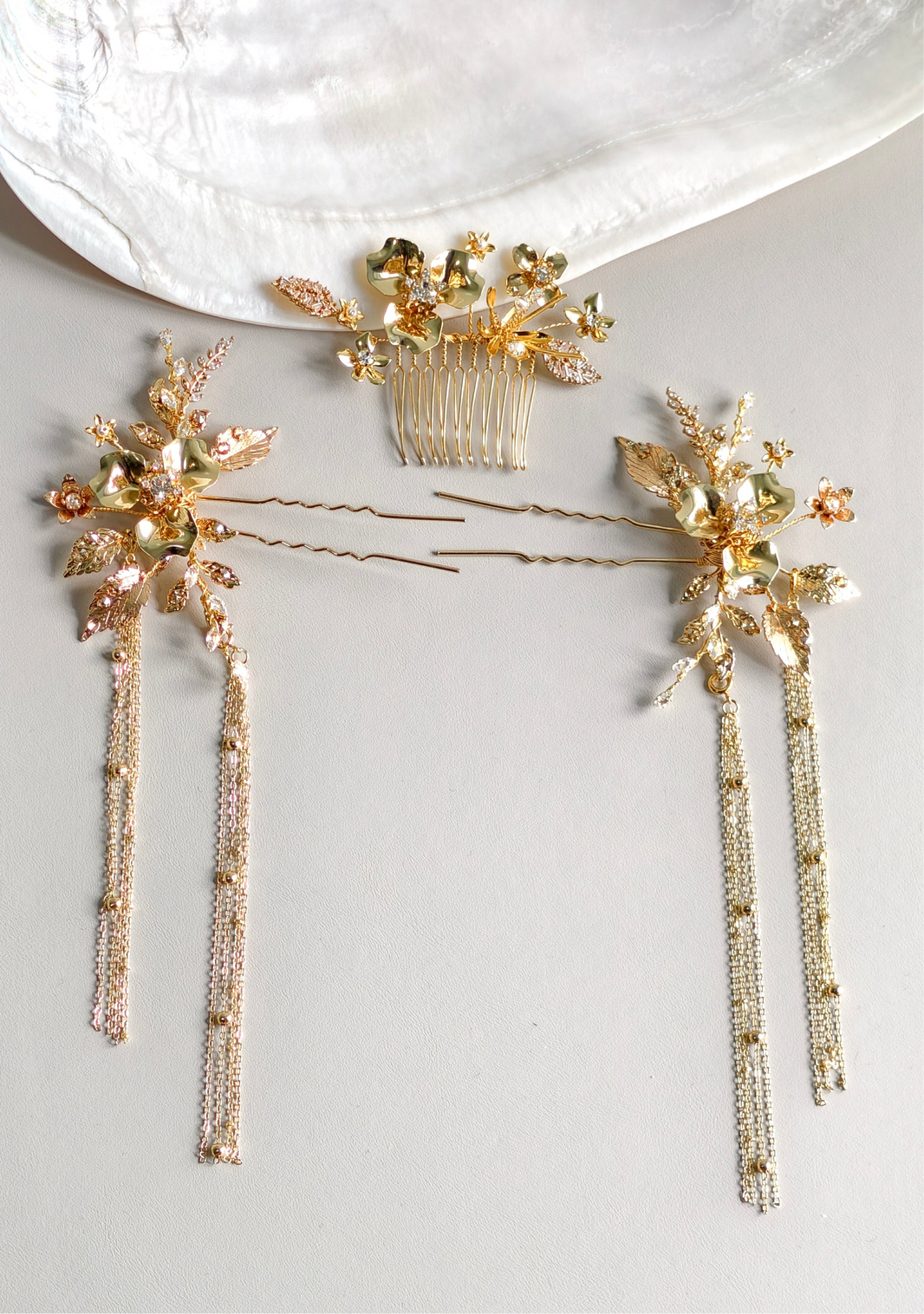 Golden Step-Shake Hair Pins