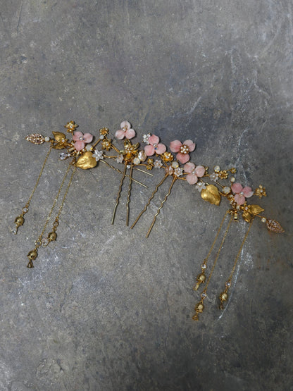 Enchanted Step-Shake Hair Pins