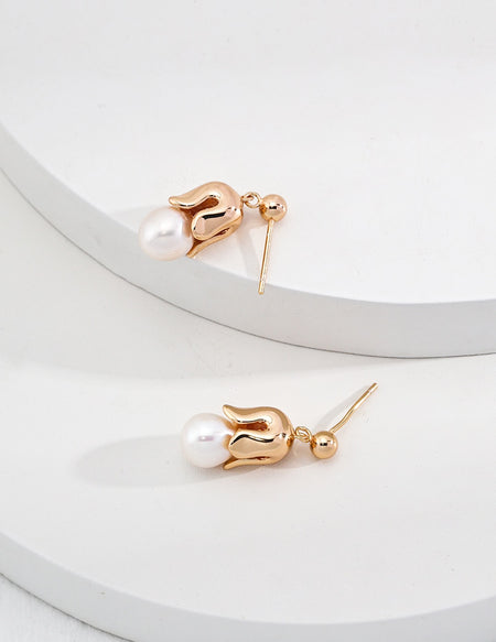 Lily Whisper Pearl Earrings