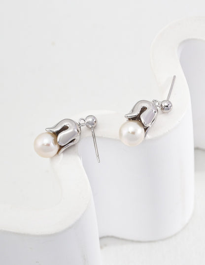 Lily Whisper Pearl Earrings