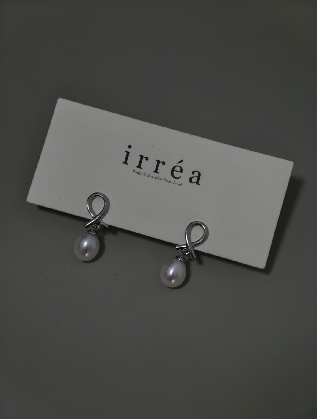 Infinite Knot Pearl Drops