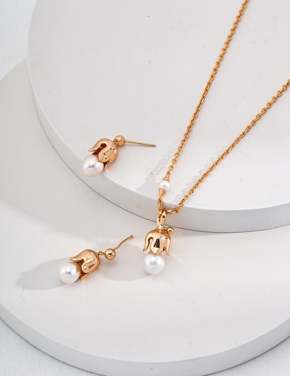 Lily Whisper Pearl Earrings